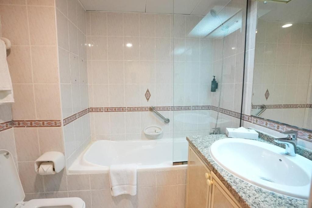 Superior-Studio bathroom