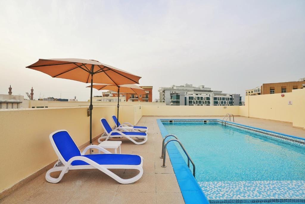Rooftop Pool at Manchester Plaza
